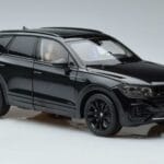 Volkswagen Volkswagen Touareg CR Musta FAW 1:18 1:18 Metalli