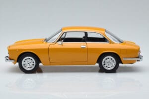 Alfa Romeo 1750 GTV Keltainen Norev 1:18 187910 Metalli — kuva 4 / 7