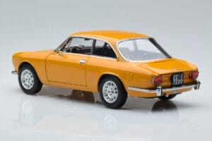 Alfa Romeo 1750 GTV Keltainen Norev 1:18 187910 Metalli — kuva 6 / 7
