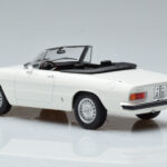 Alfa Romeo 2000 Spider Valkoinen Norev 1:18 - image 6 of 7