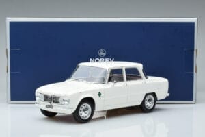 Alfa Romeo Giulia Ti Super Norev 1:18 187970 Metalli — kuva 6 / 6