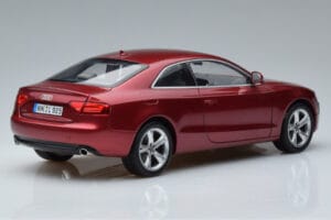 Audi A5 B8 Granaatinpunainen Norev 1:18 188352 Metalli — kuva 3 / 7
