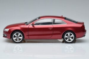 Audi A5 B8 Granaatinpunainen Norev 1:18 188352 Metalli — kuva 4 / 7