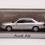 Audi A8 D2 Hopea Vihreä Raita Minichamps 1:43 - image 4 of 4