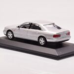 Audi A8 D2 Hopea Minichamps 1:43 - image 3 of 4