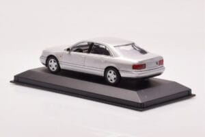 Audi A8 D2 Hopea Minichamps 1:43 433013006 Metalli — kuva 3 / 4