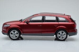 Audi Q7 4L Granaatinpunainen Kyosho 1:18 09222R Metalli — kuva 4 / 8
