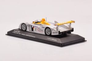 Audi R8 Infineon #2 L. Aiello / R. Capello / Pescatori 2nd Place 24 Hours of Le Mans 2001 Minichamps 1:43 400011202 Metalli — kuva 3 / 4