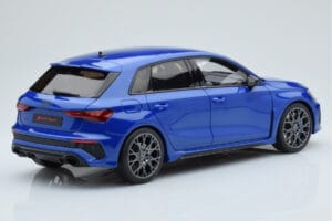 Audi RS3 8Y Sportback Performance Edition Nagaro Sininen GT Spirit 1:18 GT884 Hartsi — kuva 2 / 5