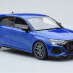 Audi RS3 8Y Sportback Performance Edition Nagaro Sininen GT Spirit 1:18 - image 3 of 5