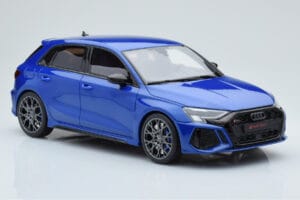 Audi RS3 8Y Sportback Performance Edition Nagaro Sininen GT Spirit 1:18 GT884 Hartsi — kuva 3 / 5