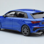 Audi RS3 8Y Sportback Performance Edition Nagaro Sininen GT Spirit 1:18 - image 4 of 5