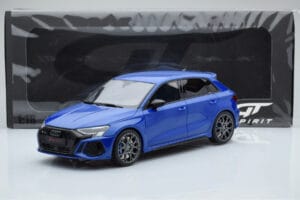 Audi RS3 8Y Sportback Performance Edition Nagaro Sininen GT Spirit 1:18 GT884 Hartsi — kuva 5 / 5