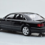 Audi S8 D2 Musta Otto 1:18 - image 5 of 6