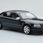 Audi S8 D2 Vihreä Otto 1:18 - image 4 of 6