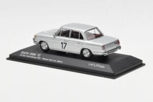 BMW 2000 Ti #17 J. Ickx / C. van Ophem Winners 24 Hours of Spa 1966 Minichamps 1:43 400662517 Metalli — kuva 3 / 4