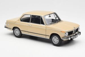 BMW 2002 Ti E10 Sahara Beige Kyosho 1:18 08541BG Metalli — kuva 6 / 8