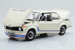 BMW 2002 Turbo Valkoinen Kyosho 1:18 08544W Metalli — kuva 2 / 8
