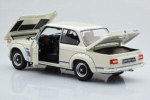 BMW 2002 Turbo Valkoinen Kyosho 1:18 08544W Metalli — kuva 3 / 8
