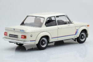 BMW 2002 Turbo Valkoinen Kyosho 1:18 08544W Metalli — kuva 4 / 8