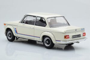 BMW 2002 Turbo Valkoinen Kyosho 1:18 08544W Metalli — kuva 7 / 8