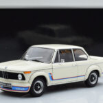 BMW 2002 Turbo Valkoinen Kyosho 1:18 - image 8 of 8