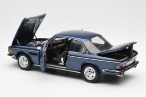 BMW 3.0 CSi E9 Sininen Metallic AUTOart 1:18 70672 Metalli — kuva 5 / 8