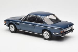 BMW 3.0 CSi E9 Sininen Metallic AUTOart 1:18 70672 Metalli — kuva 7 / 8