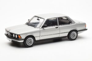 BMW 323i E21 Aspen Hopea AUTOart 1:18 80430433552