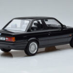 BMW 325i E30 Musta Norev 1:18 - image 2 of 6