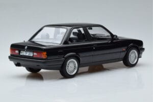 BMW 325i E30 Musta Norev 1:18 183203 Metalli — kuva 2 / 6