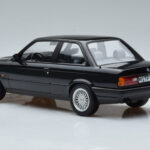 BMW 325i E30 Musta Norev 1:18 - image 5 of 6