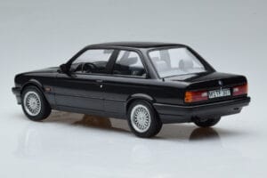 BMW 325i E30 Musta Norev 1:18 183203 Metalli — kuva 5 / 6