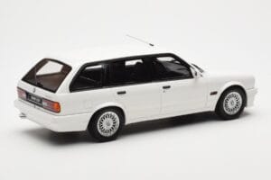 BMW 325i E30 Touring M Package Valkoinen Otto 1:18 OT238 Hartsi — kuva 2 / 5