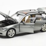BMW 330i E91 Touring Harmaa Metallic Kyosho 1:18 - image 2 of 8