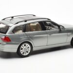 BMW 330i E91 Touring Harmaa Metallic Kyosho 1:18 - image 3 of 8