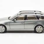 BMW 330i E91 Touring Harmaa Metallic Kyosho 1:18 - image 4 of 8
