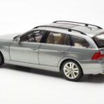 BMW 330i E91 Touring Harmaa Metallic Kyosho 1:18 - image 7 of 8