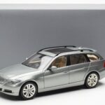 BMW 330i E91 Touring Harmaa Metallic Kyosho 1:18 - image 8 of 8