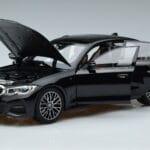 BMW 330i G20 Musta Metallic Norev 1:18 183277 Metalli - image 2 of 7