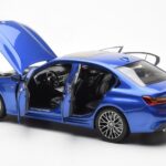 BMW 330i G20 Portimao Sininen Metallic Norev 1:18 - image 5 of 8