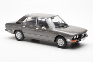 BMW 520i E28 Harmaa MCG 1:18 MCG18121 Metalli — kuva 4 / 6