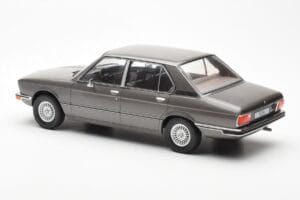 BMW 520i E28 Harmaa MCG 1:18 MCG18121 Metalli — kuva 5 / 6