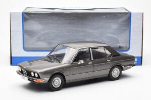 BMW 520i E28 Harmaa MCG 1:18 MCG18121 Metalli — kuva 6 / 6