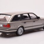 BMW 530i E34 Touring Harmaa Metallic MCG 1:18 - image 2 of 6
