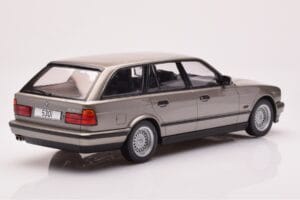 BMW 530i E34 Touring Harmaa Metallic MCG 1:18 MCG18330 Metalli — kuva 2 / 6