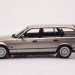 BMW 530i E34 Touring Harmaa Metallic MCG 1:18 - image 3 of 6