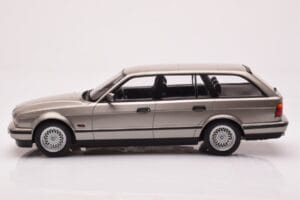 BMW 530i E34 Touring Harmaa Metallic MCG 1:18 MCG18330 Metalli — kuva 3 / 6