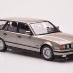 BMW 530i E34 Touring Harmaa Metallic MCG 1:18 - image 4 of 6