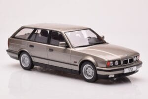 BMW 530i E34 Touring Harmaa Metallic MCG 1:18 MCG18330 Metalli — kuva 4 / 6